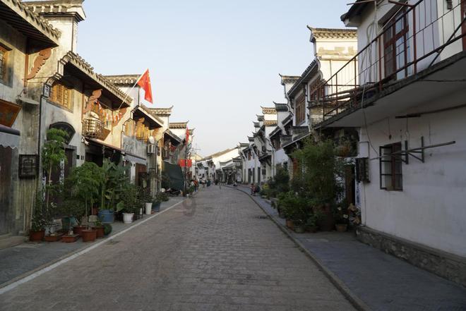 2023年全国不同城白领年终奖均值一览:过7千就是赢家、IT、汽车行业最牛